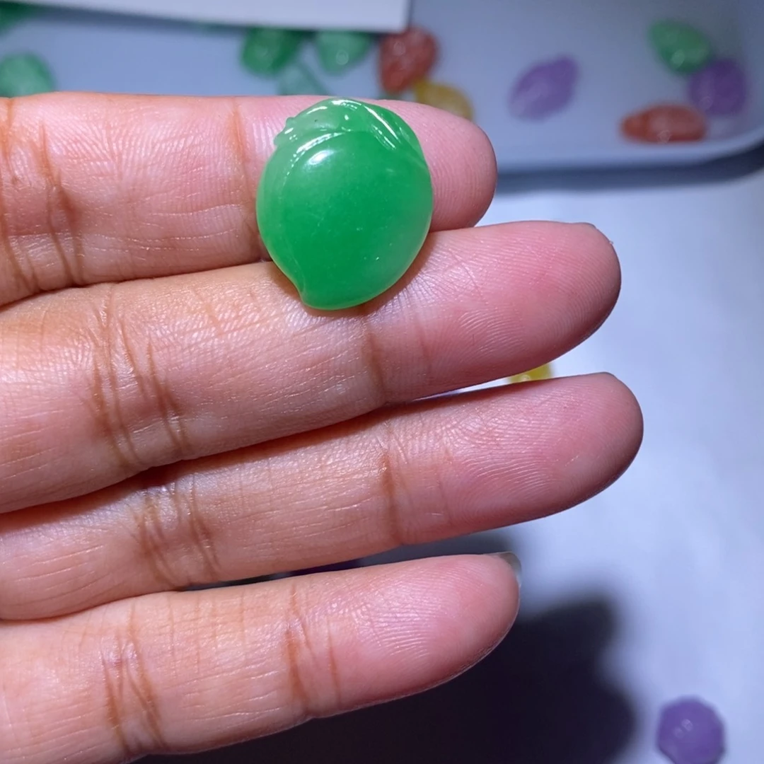 颈饰未镶嵌翡翠不***?