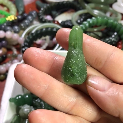 未镶嵌和田玉（碧玉）手机链白菜