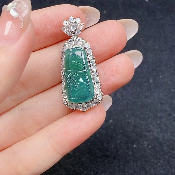 颈饰未镶嵌翡翠翡翠