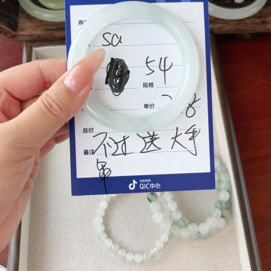 石英质玉手镯未镶嵌甜甜