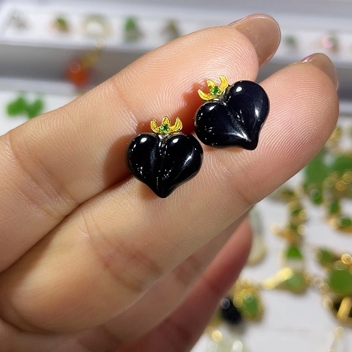 和田玉18K金镶嵌耳饰