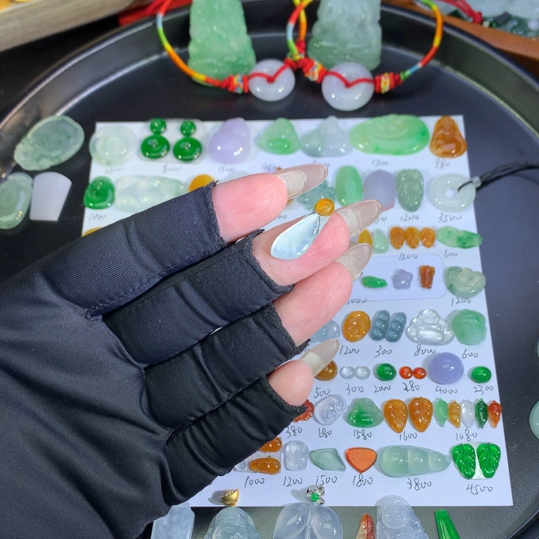 翡翠未镶嵌吊坠(不含链)黄蛋白冰随形