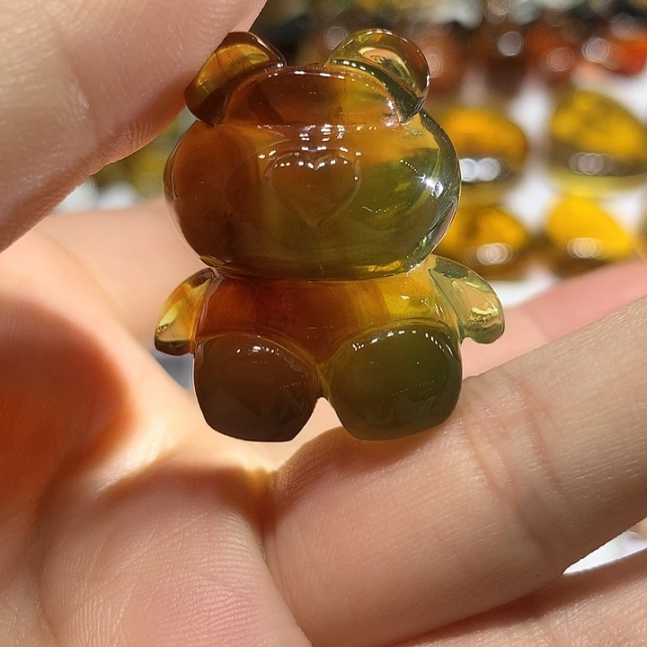 未镶嵌颈饰琥珀小熊