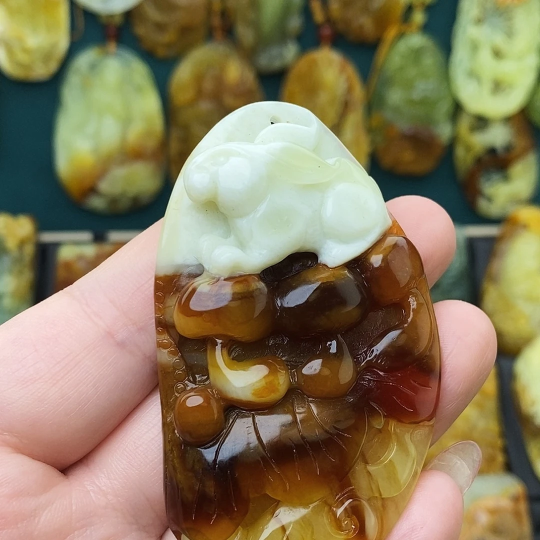 未镶嵌蛇纹石玉颈饰兔