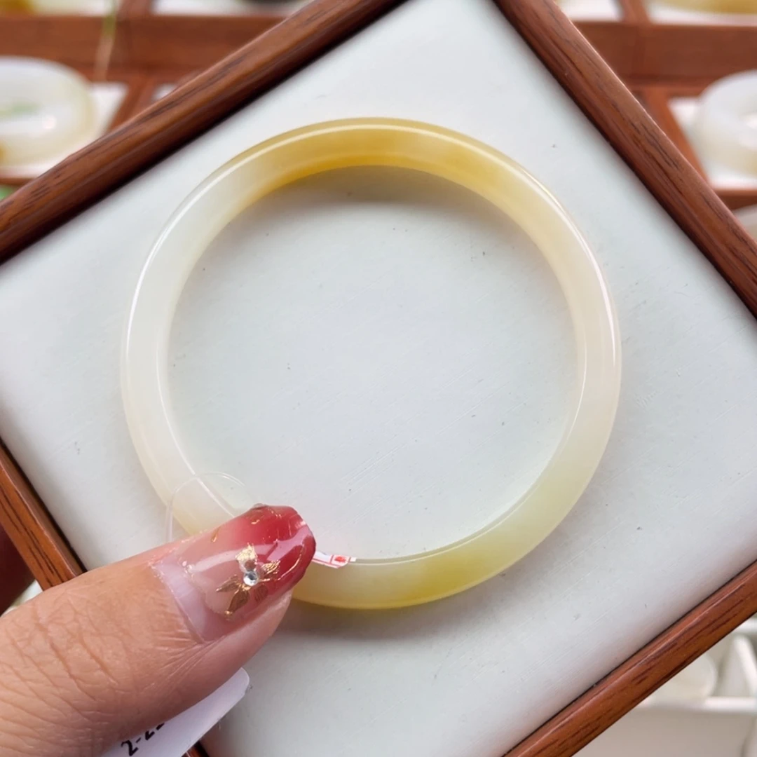 【闪购商品】和田玉手镯未镶嵌54