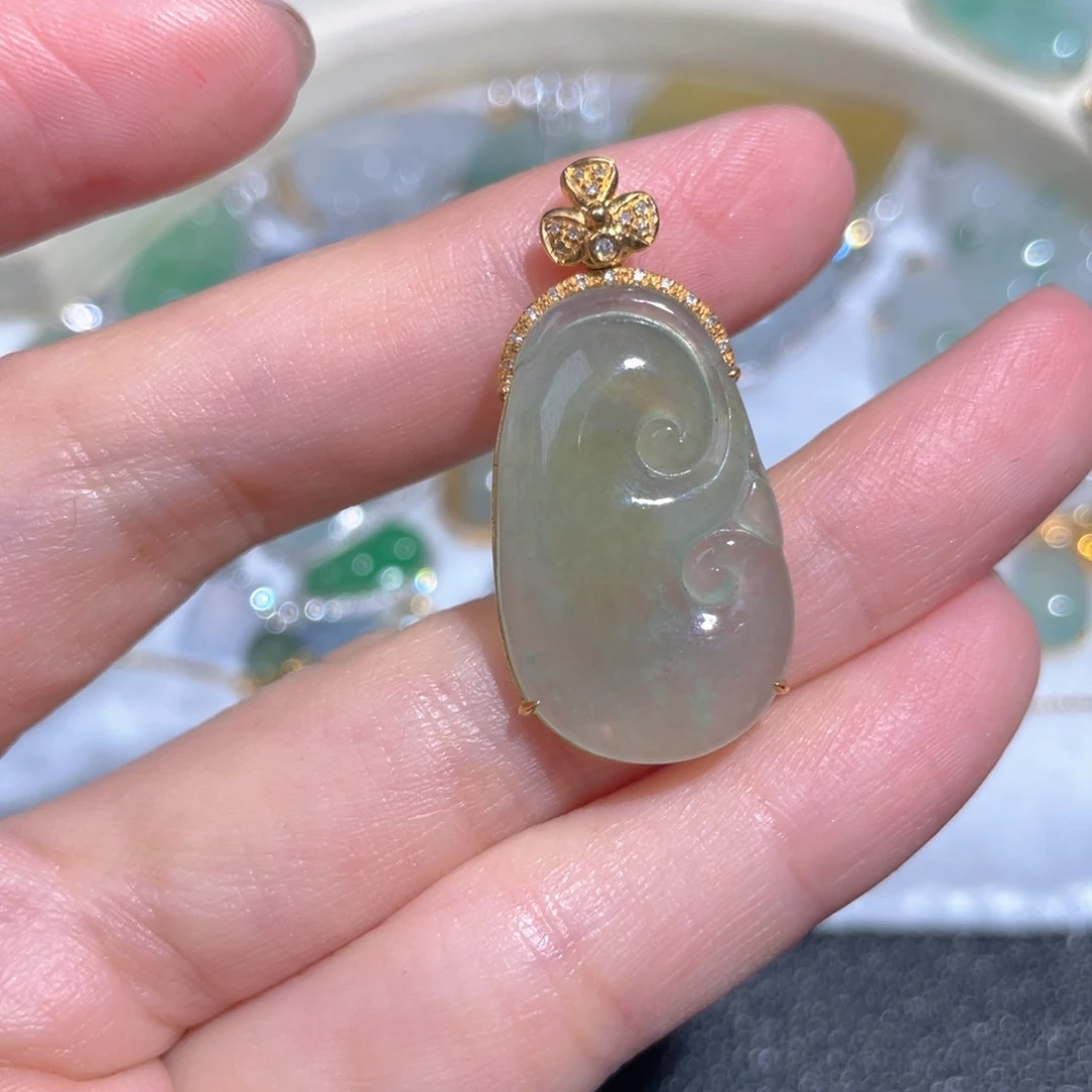 翡翠颈饰18K金镶嵌翡翠