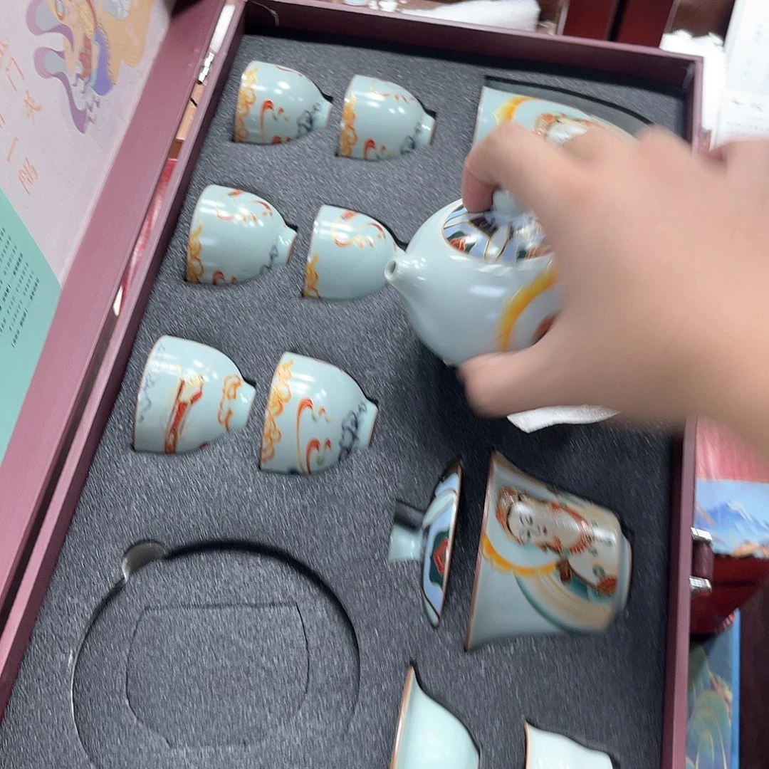 孤品茶具套装等。