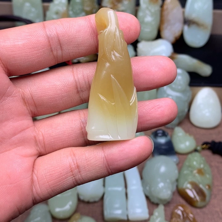 和田玉（糖玉）未镶嵌颈饰
