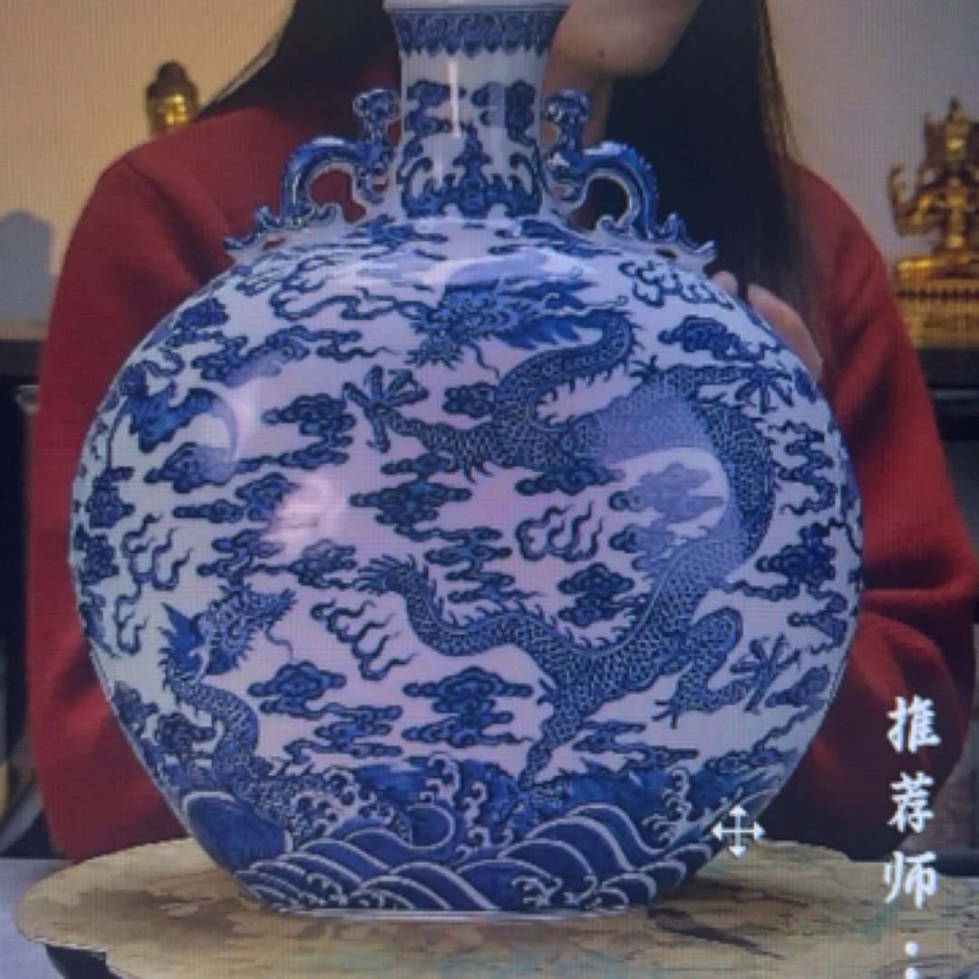 清 青花祥云蝙蝠龙纹抱月瓶