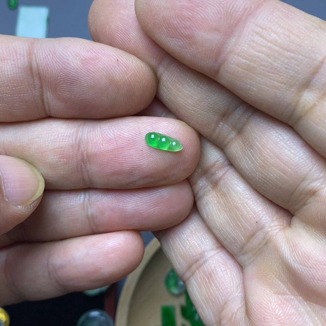 柠***檬翡翠未镶嵌颈饰豆