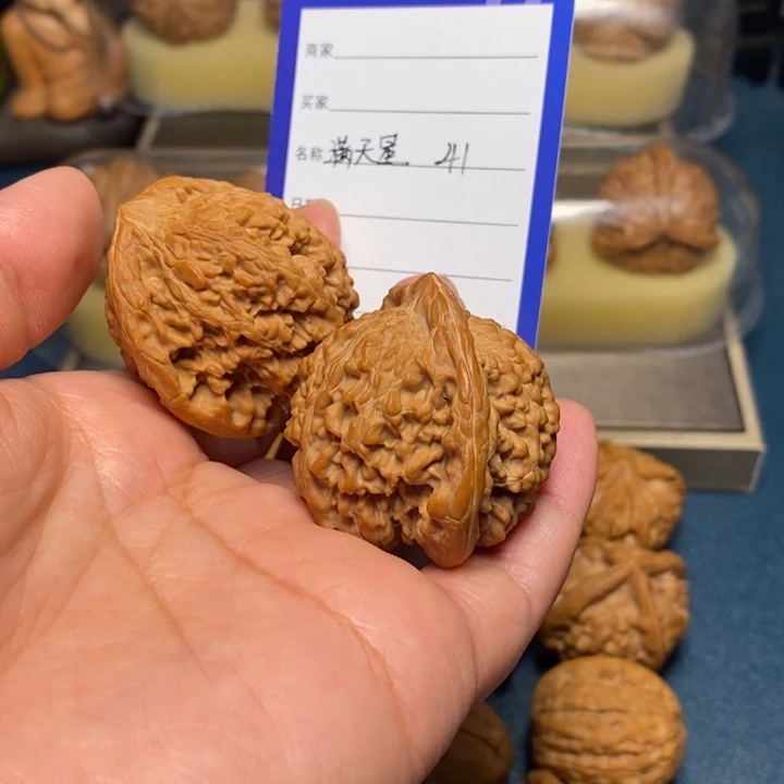 【闪购商品】文玩核桃把件路****过满天星