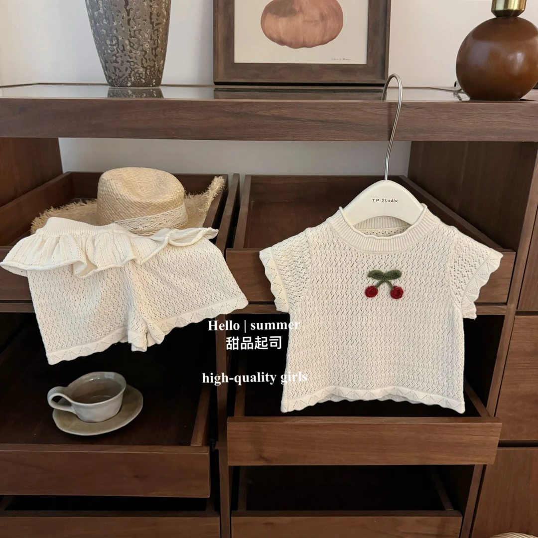 【甜品起司】超甜！韩国女宝宝樱桃镂空针织背心花边短裤洋气套装
