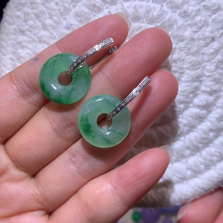翡翠耳饰18K金镶嵌冰胶底飘阳绿色耳包
