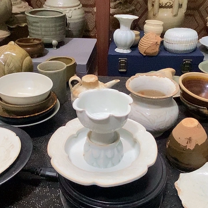 陶熊*茶托，有小磕，釉水漂亮