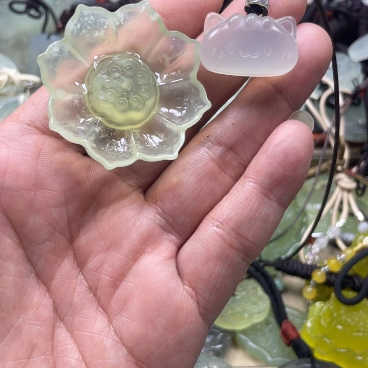 阿***鱼蛇纹石玉未镶嵌颈饰