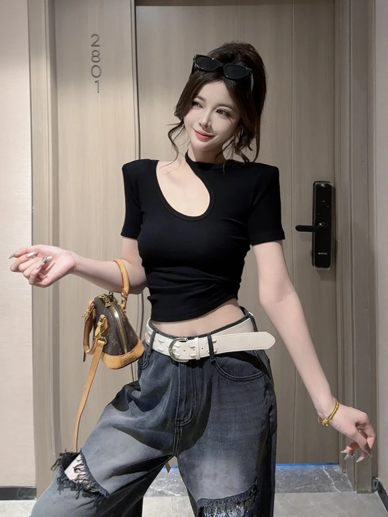 【CCDZ】夏季新品时尚百搭显瘦设计感漏单肩挂脖短袖上衣女