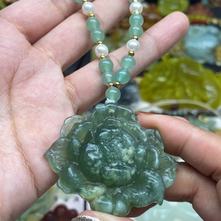 蛇纹石玉未镶嵌颈饰