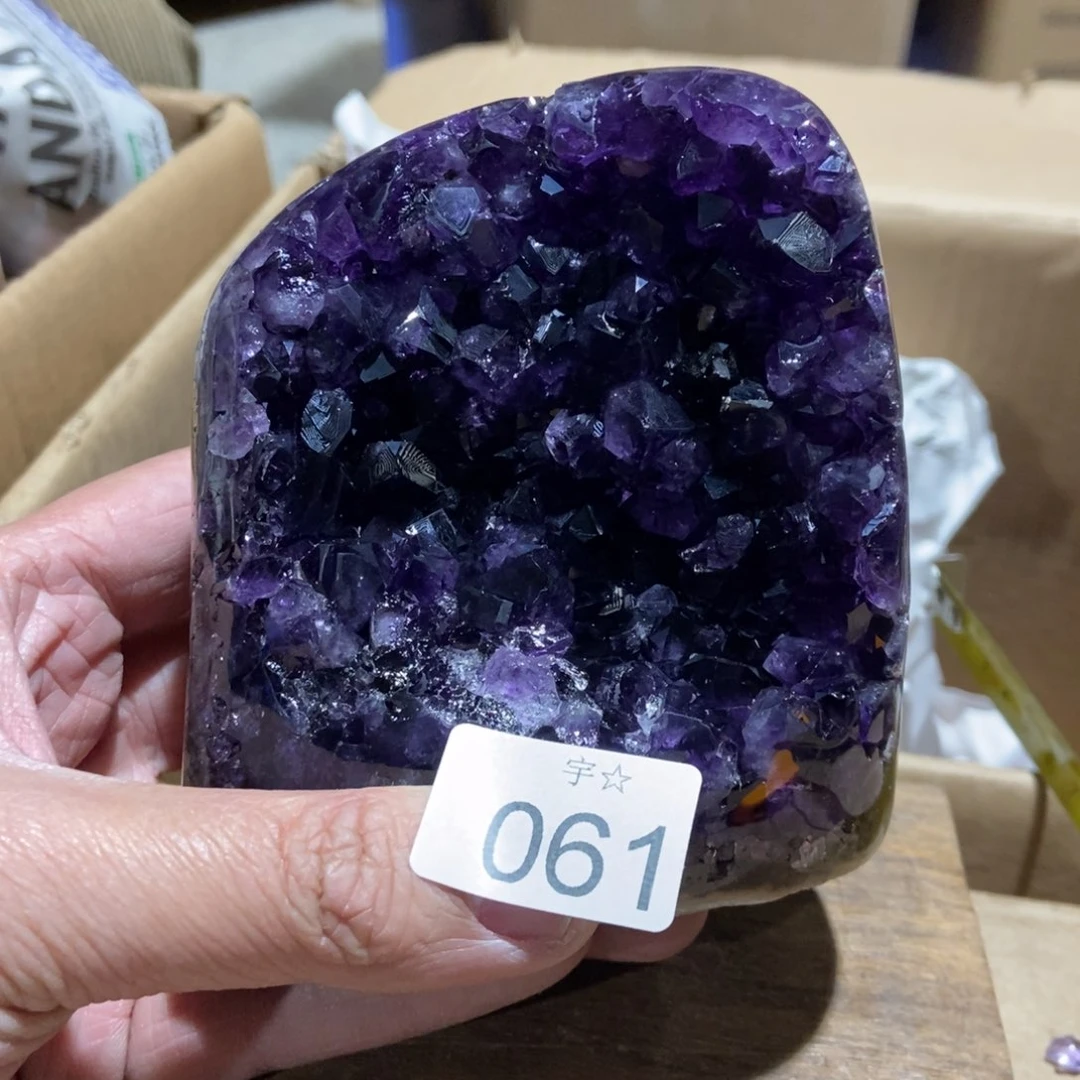 紫晶天然水晶摆件未镶嵌