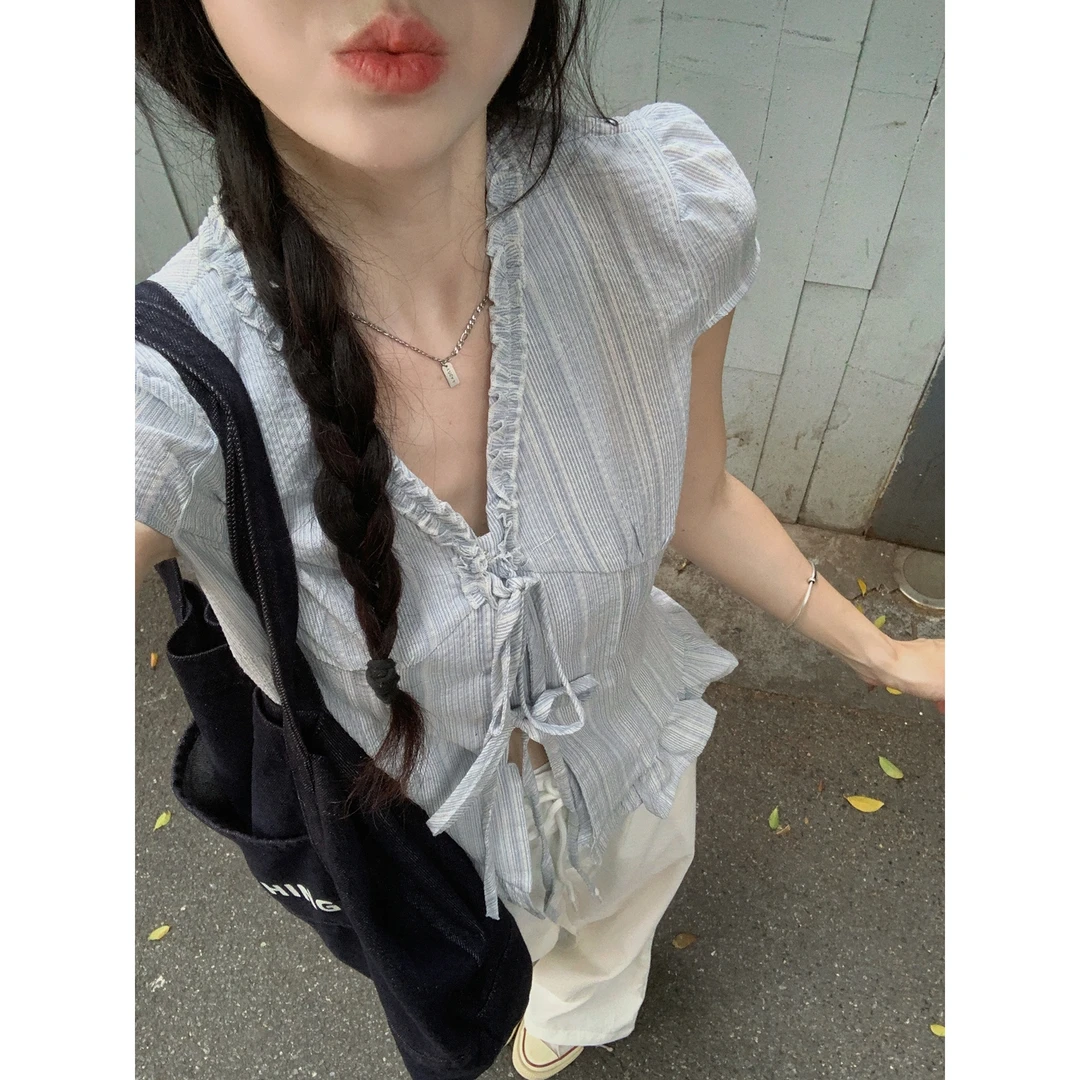2025夏季新款女V领木耳边系带条纹短袖上衣法式甜美显瘦小众衬衫