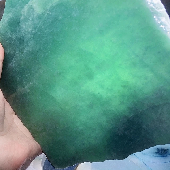 翡翠未镶嵌颈饰毛料