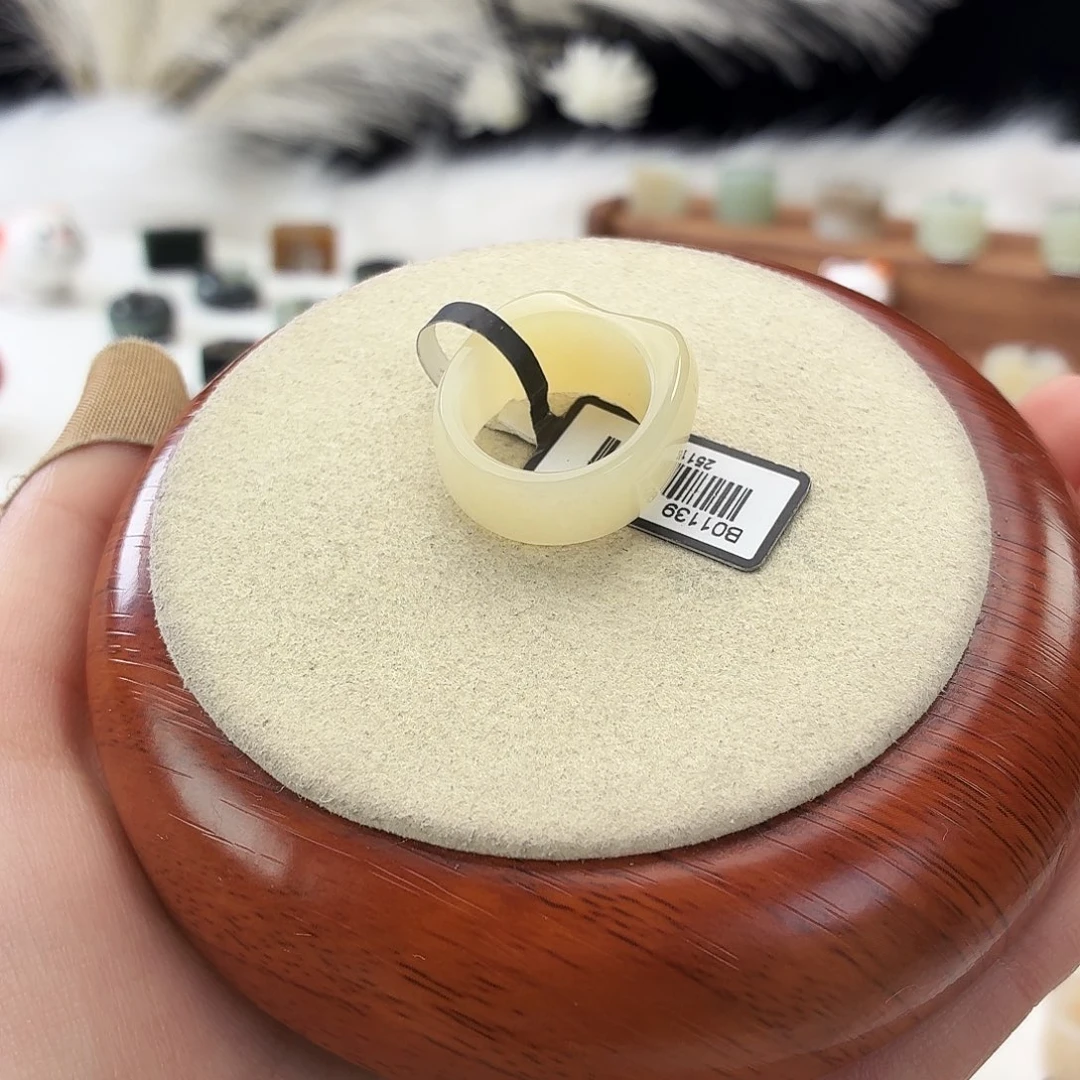 和田玉未镶嵌戒指奶黄猫耳朵17.4mmj65