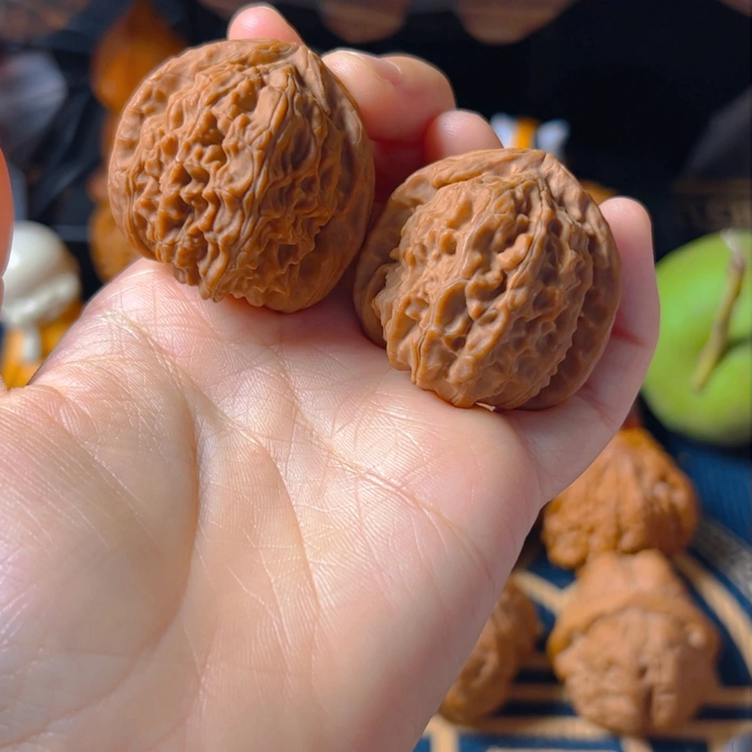 文玩核桃把件三角白37