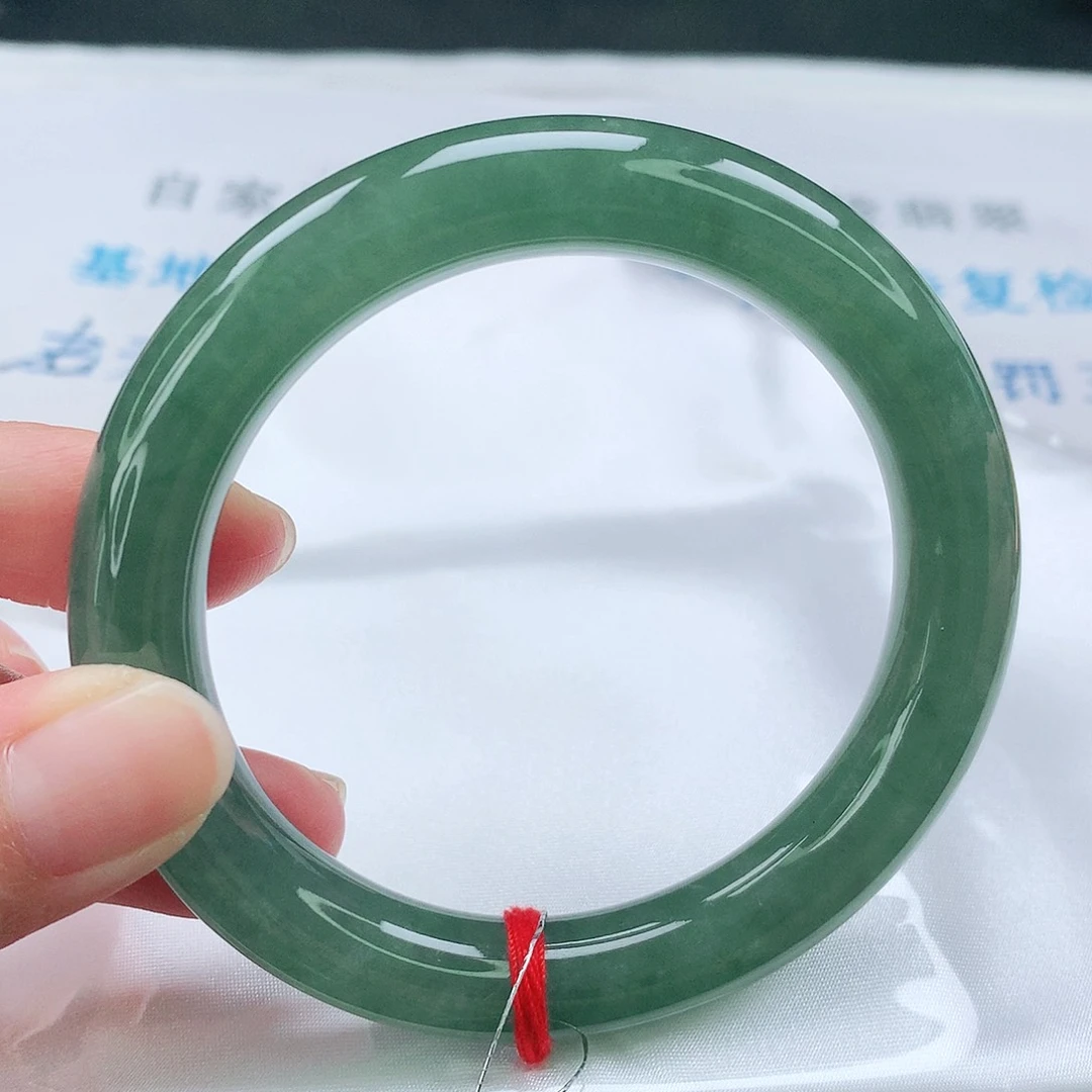 翡翠手镯（圆镯）未镶嵌57圆