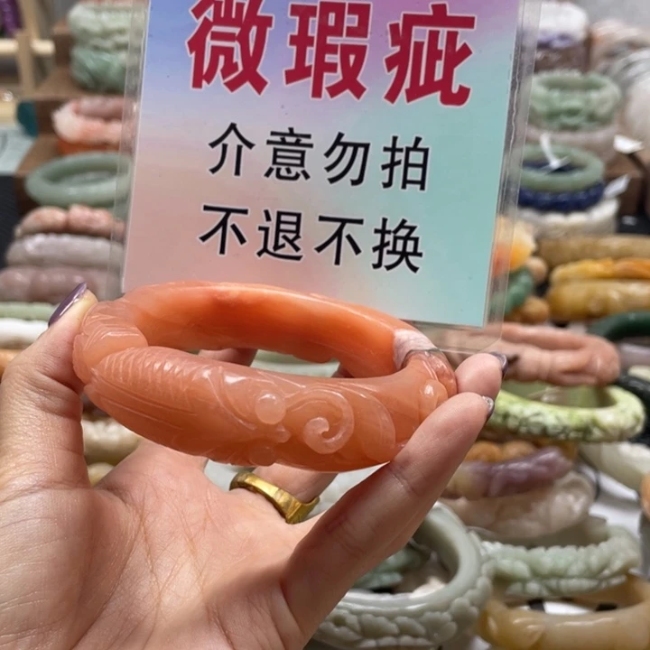 丰***收未镶嵌手镯石英质玉