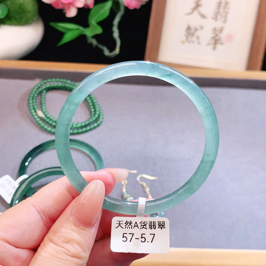 未镶嵌手镯（圆镯）翡翠
