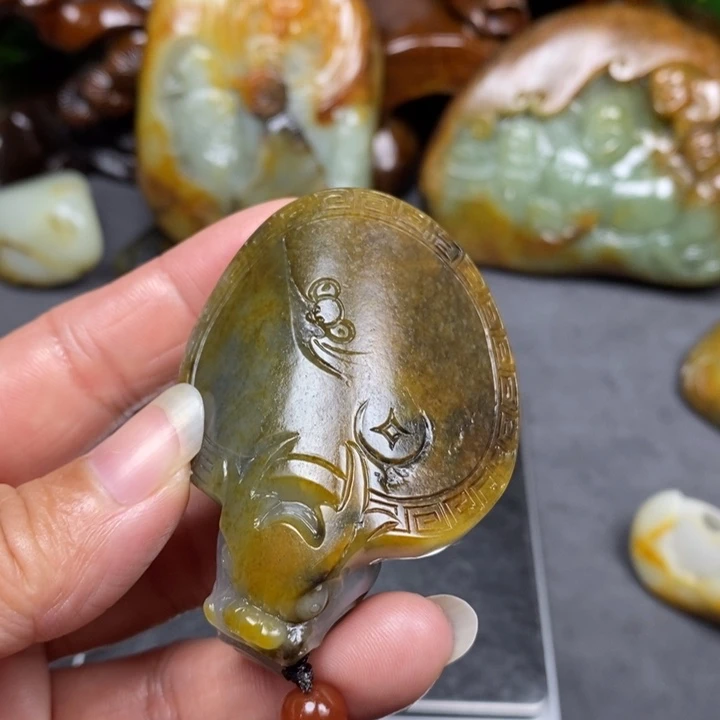 和田玉未镶嵌把件