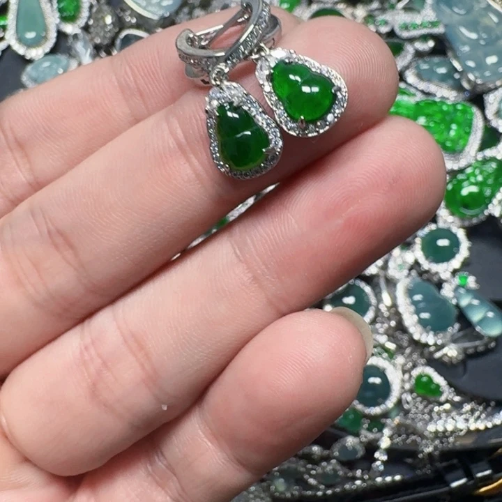 翡翠未镶嵌颈饰天然A货翡翠放漏