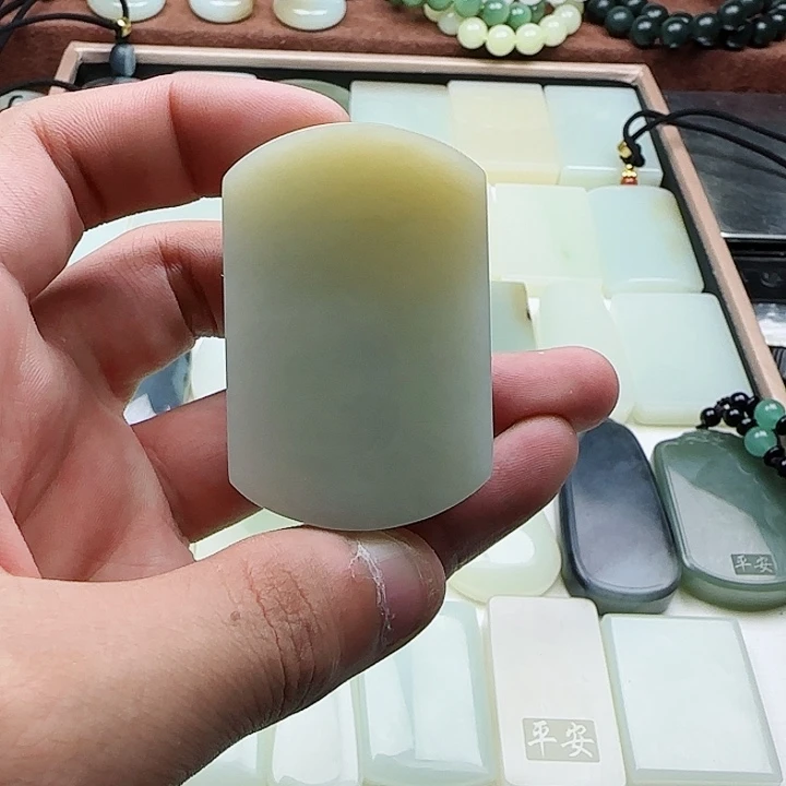 颈饰未镶嵌和田玉