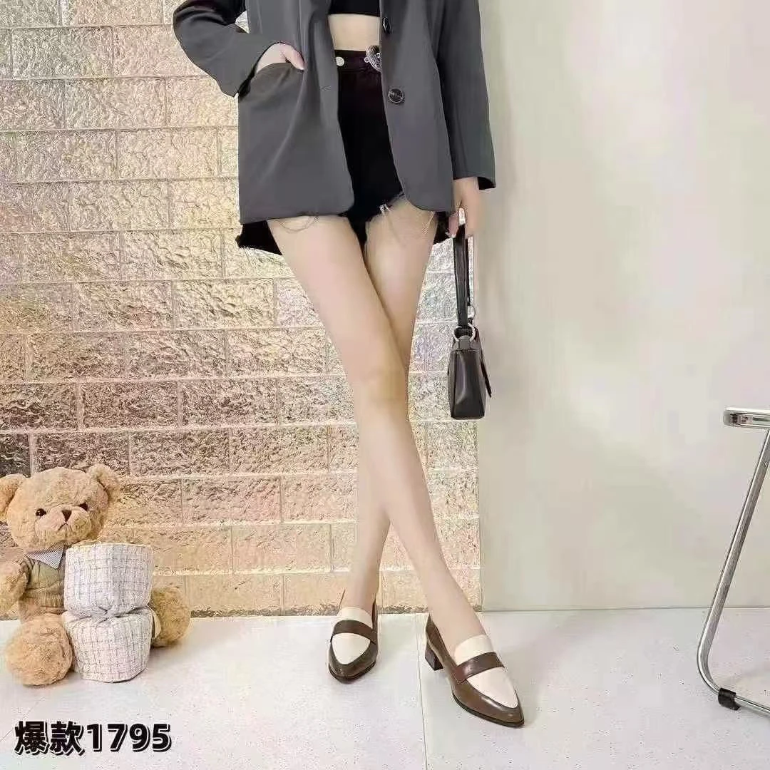 新款英伦风尖头粗跟拼色时装鞋1795