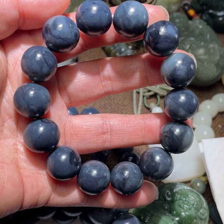 和田玉未镶嵌把件