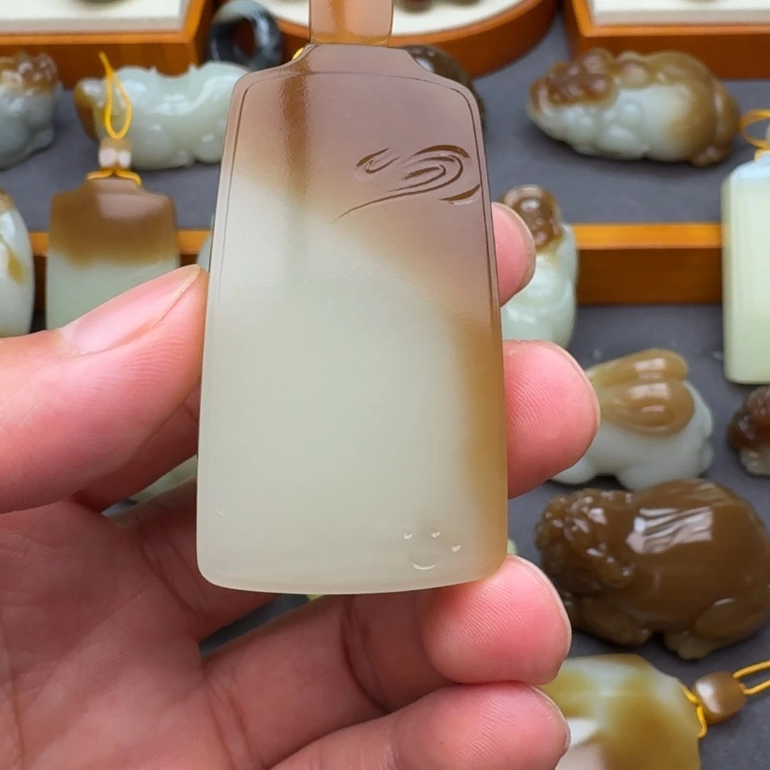 不***心和田玉未镶嵌颈饰