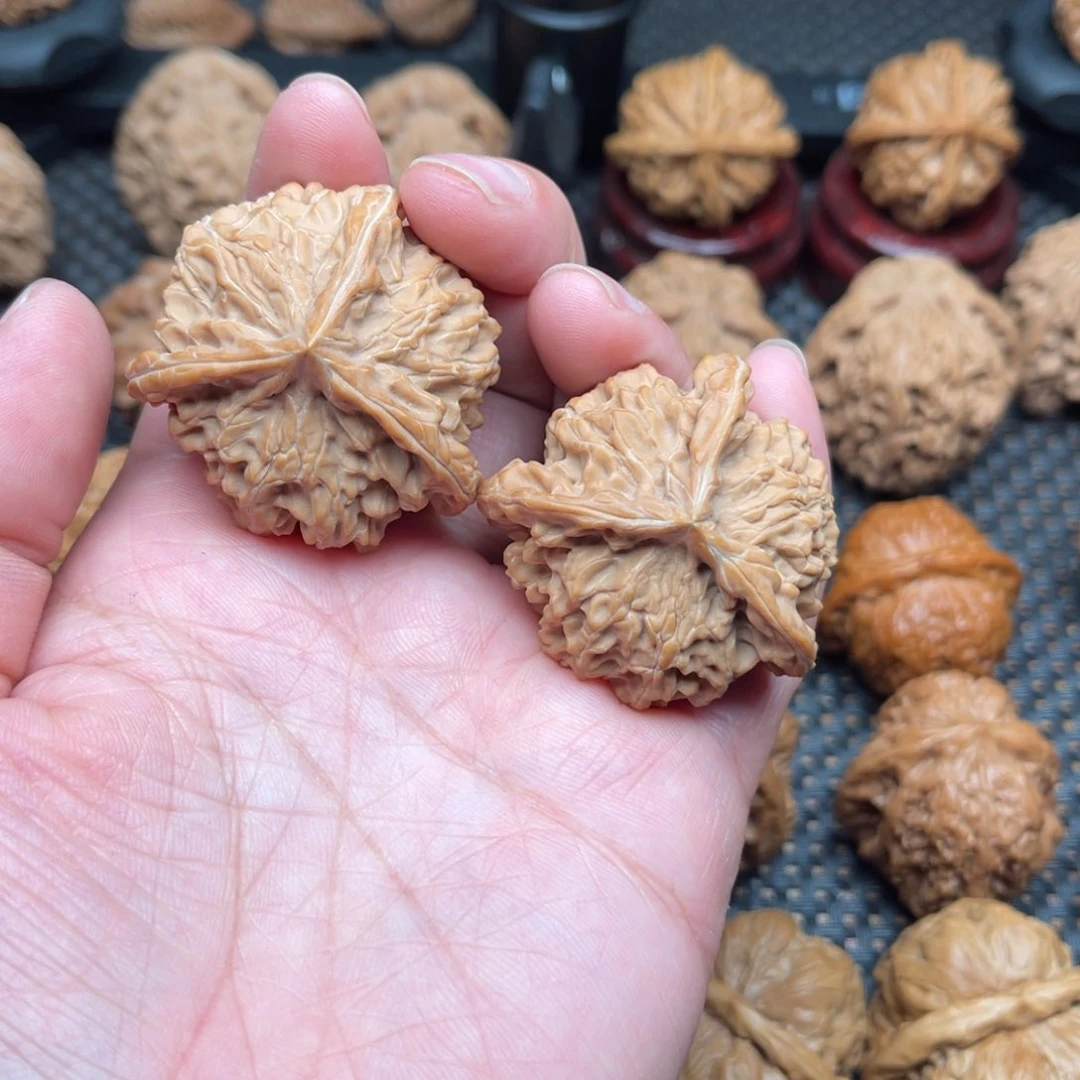 文玩核桃吊坠尚*成40尺盘山三棱