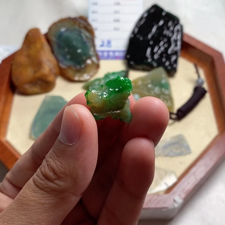 定制翡翠未镶嵌翡翠