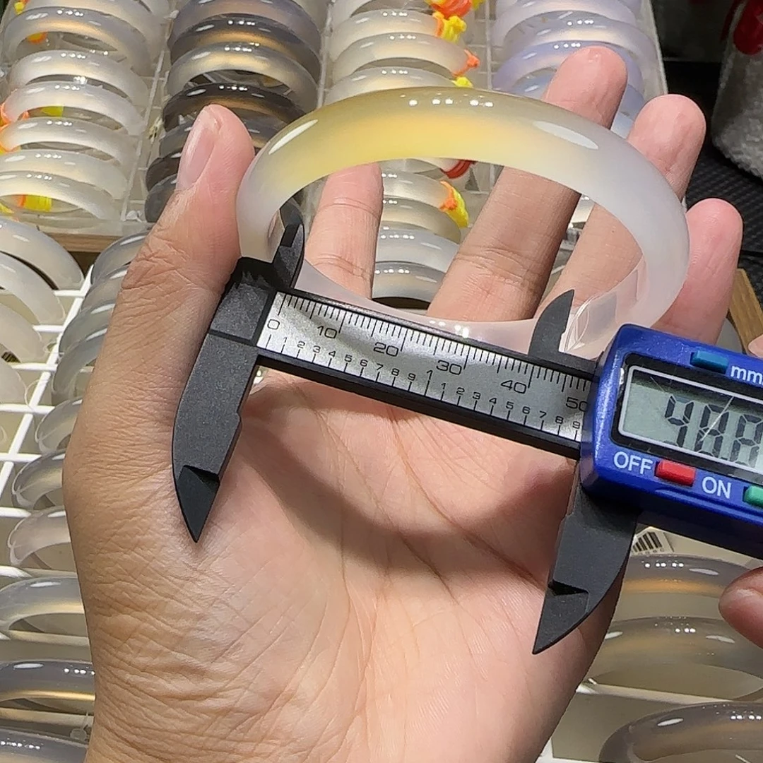 手镯玛瑙/玉髓未镶嵌58一口糖