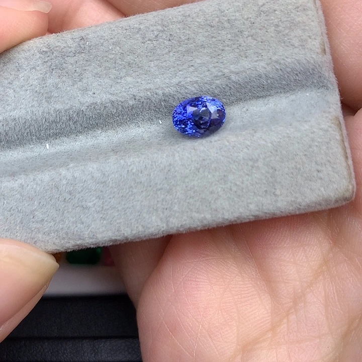 裸石蓝宝石1.67ct矢车菊蓝宝石