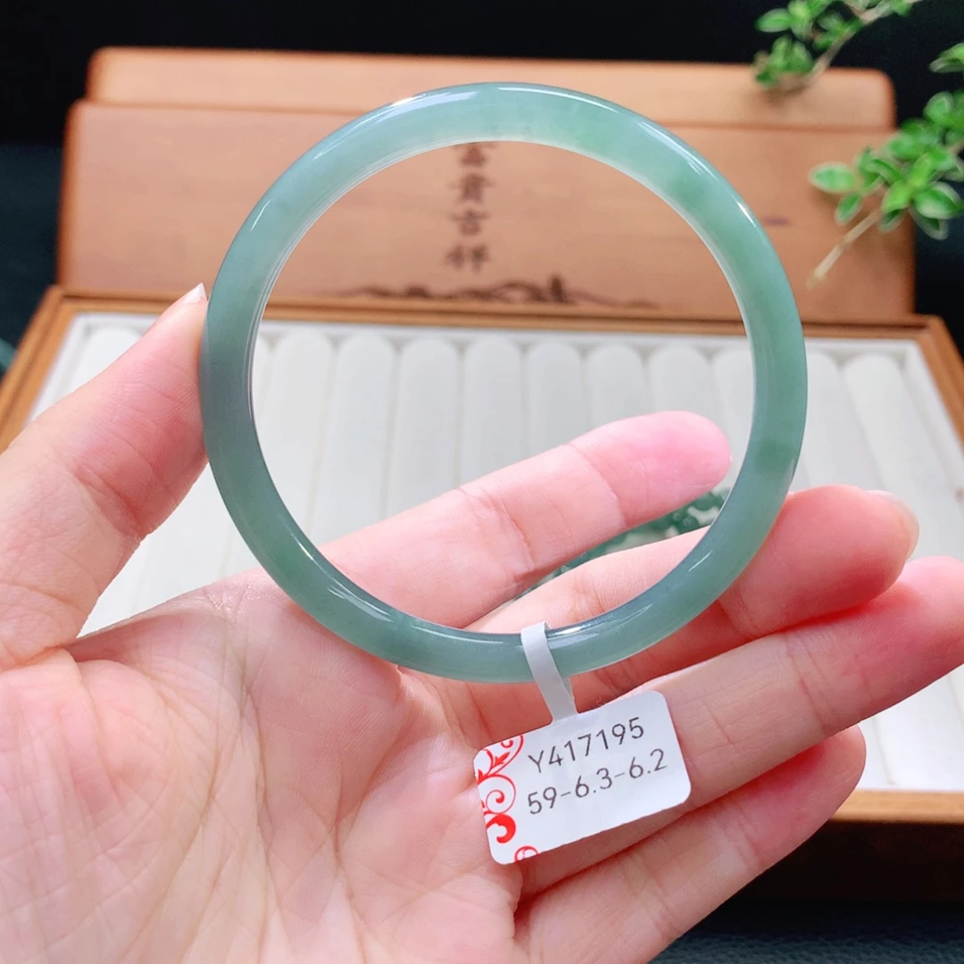 翡翠手镯（圆镯）未镶嵌