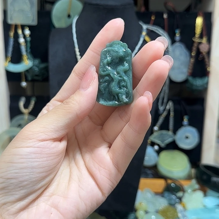 蛇纹石玉合金颈饰狐狸
