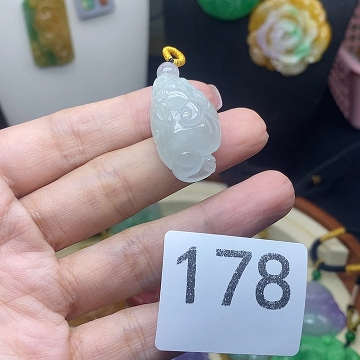 吊坠(赠链)未镶嵌翡翠
