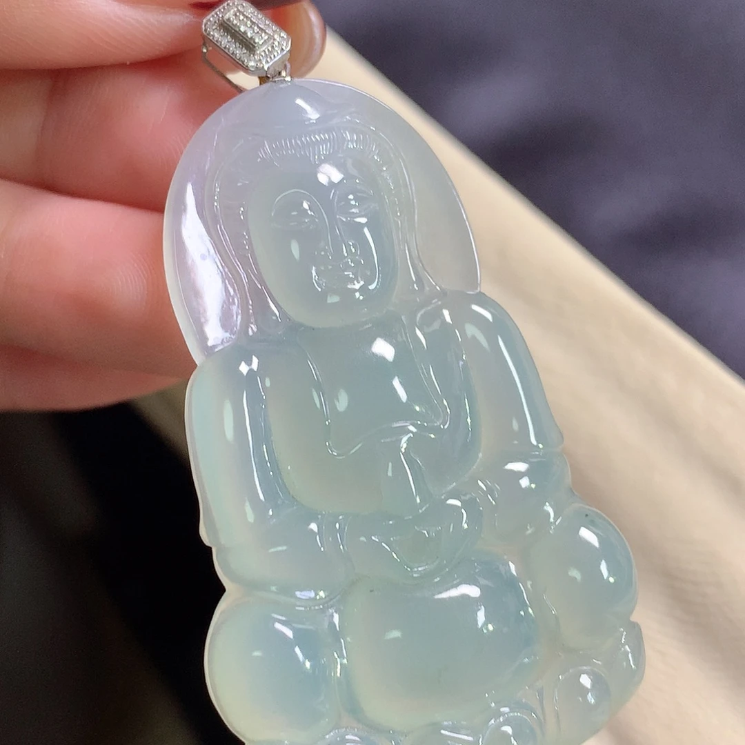 翡翠18K金镶嵌颈饰观音