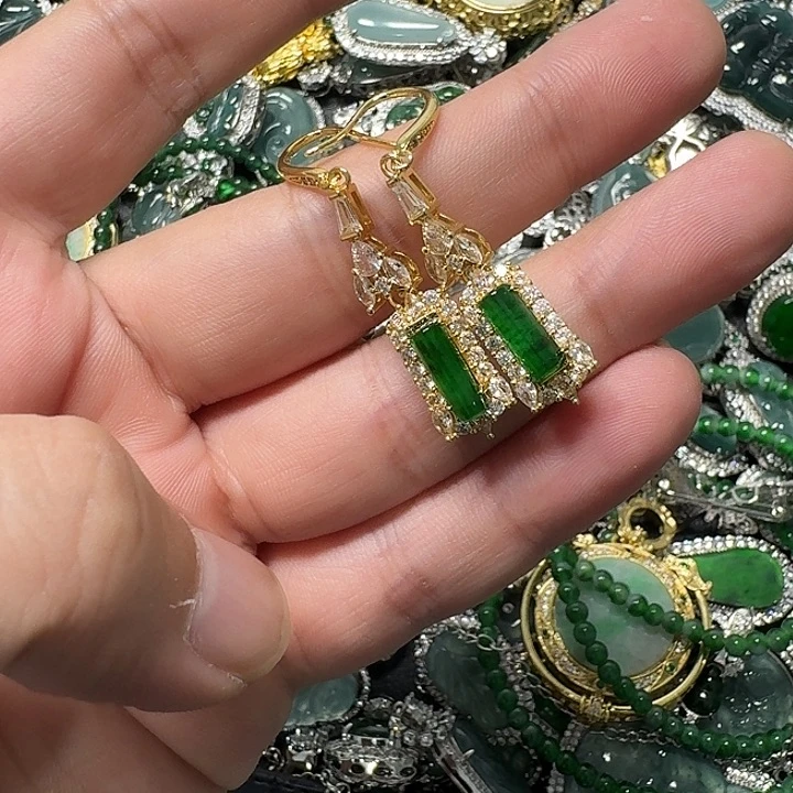 翡翠未镶嵌颈饰天然A货翡翠放漏