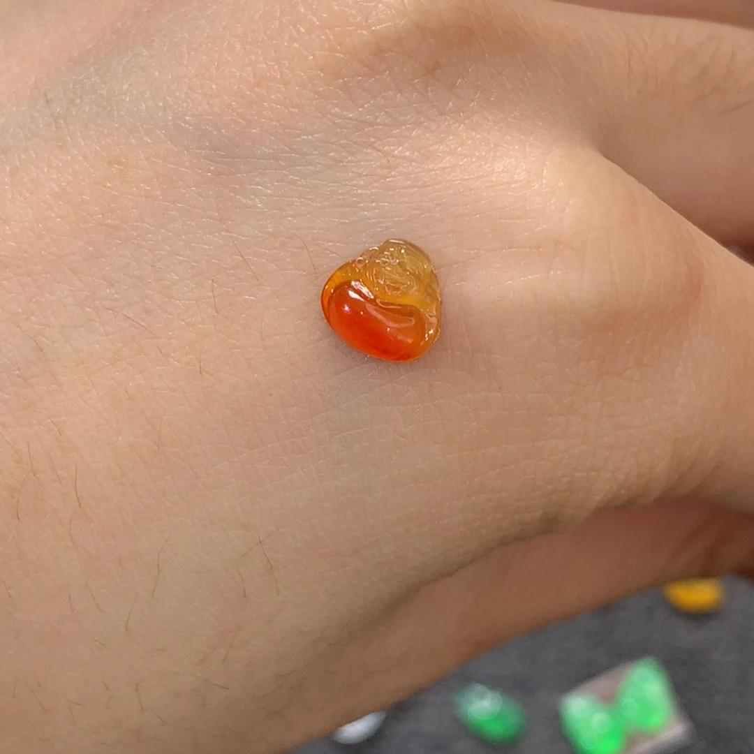 翡翠未镶嵌颈饰佛公