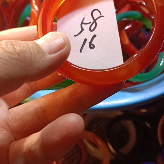 玛瑙/玉髓手镯未镶嵌