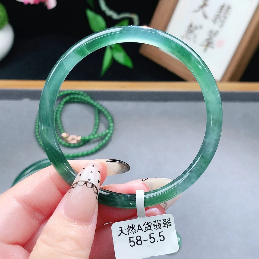 翡翠手镯（圆镯）未镶嵌