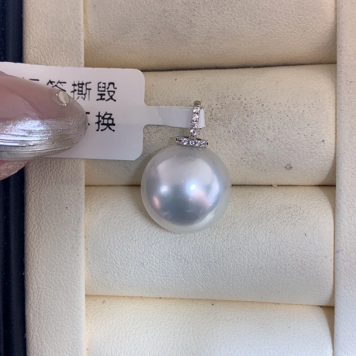 颈饰18K金镶嵌海水珍珠