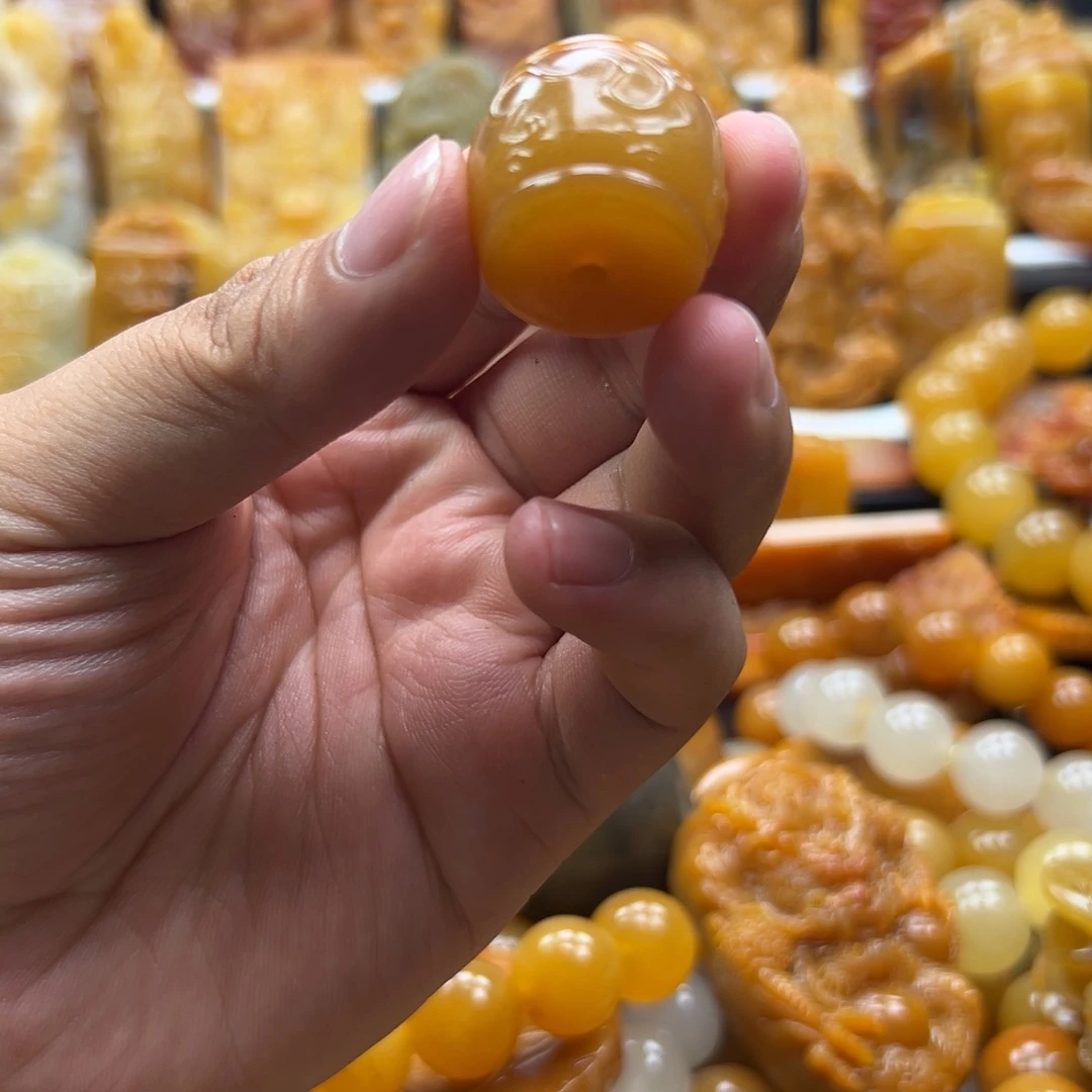 未镶嵌石英质玉（黄龙玉）黄龙玉