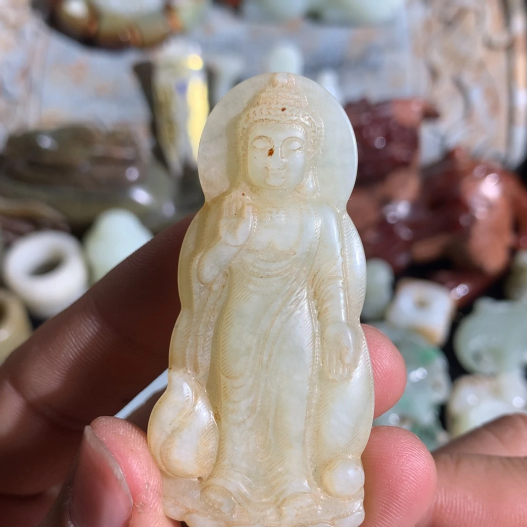 透闪石质玉未镶嵌颈饰